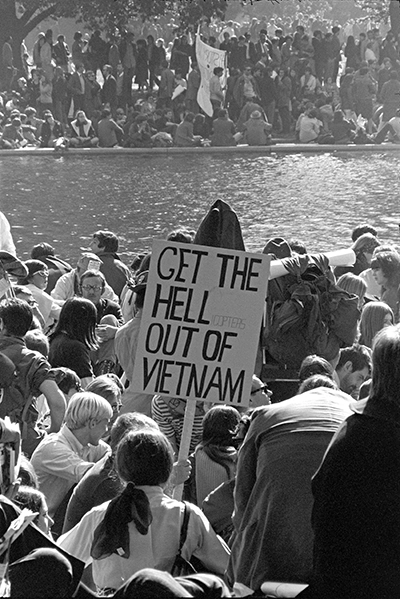 Vietnam_War_protestors_ Wiki.webp