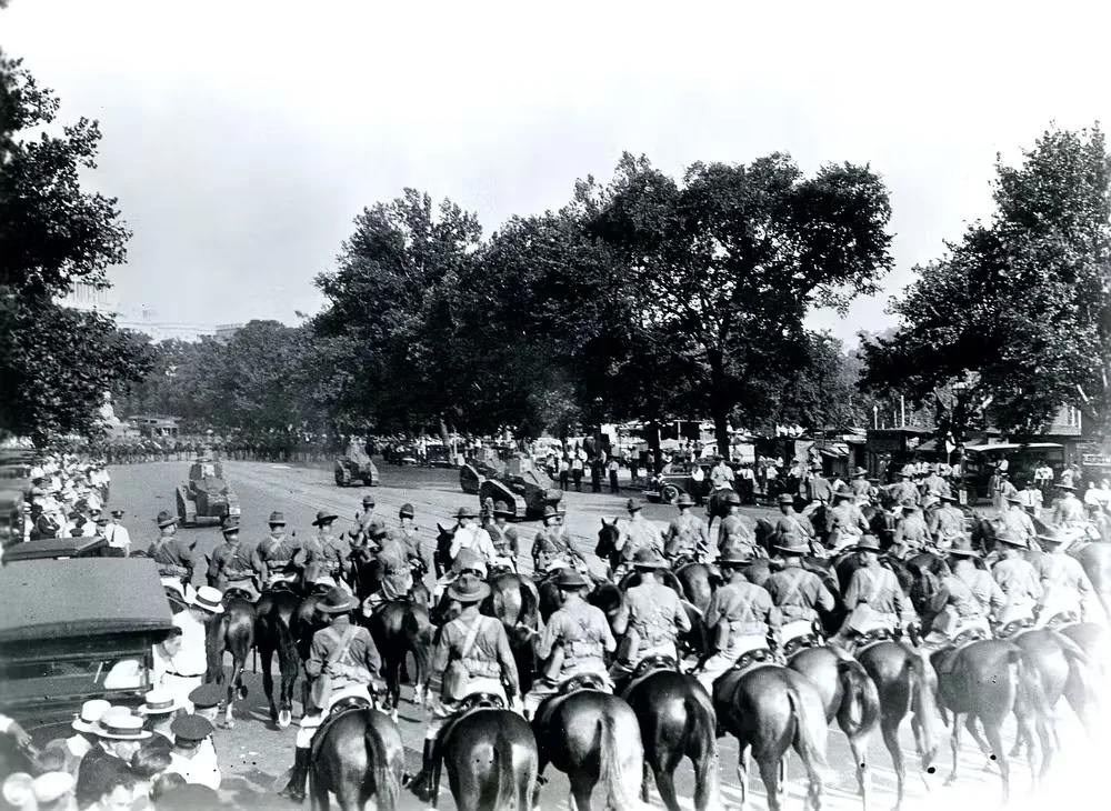 tanks-and-mounted-troops-advance-to-break-up-a-bonus-v0-f69hfjhmq4xb1.jpeg
