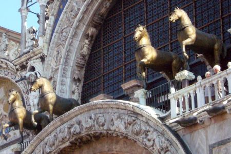 38-Horses_Atop_St._Marks-photo_credit_Viola_Shoe.jpg